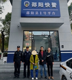热心群众拾金不昧 民警传递正能量
